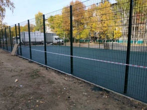 Забор на спортивную площадку 40 метров фото в Балахне