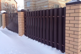 Забор из евроштакетника в шахматном порядке 30 метров фото в Балахне