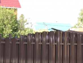 Забор из евроштакетника на ленточном фундаменте 10 метров фото в Балахне